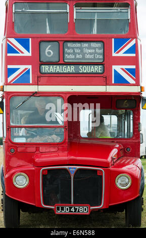 L'AEC Routemaster, Londra double decker bus rosso. Classe RCL. Spettacolo di trasporto. Regno Unito Foto Stock