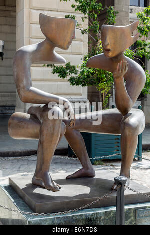 La conversazione, La Conversacion, da scultore francese Etienne, Plaza San Francisco de Asisi, Havana, Cuba Foto Stock