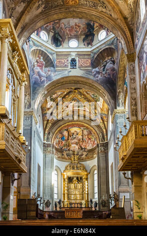 Gli affreschi sopra l altare nel Duomo di Parma, Emilia Romagna, Italia Foto Stock