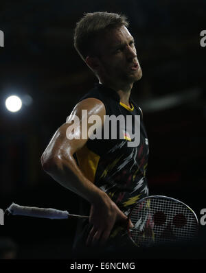 Copenhagen, Danimarca. Il 27 agosto, 2014. Marc Zwiebler di Germania reagisce durante gli Uomini Singoli Round 2 match contro la rielezione di Chen a lungo della Cina il giorno 3 di Li Ning BWF Campionati del Mondo 2014 a Ballerup Super Arena di Copenhagen, Danimarca, il 27 agosto, 2014. Chen Long ha vinto 2-0. © Wang Lili/Xinhua/Alamy Live News Foto Stock