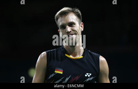 Copenhagen, Danimarca. Il 27 agosto, 2014. Marc Zwiebler di Germania reagisce durante gli Uomini Singoli Round 2 match contro la rielezione di Chen a lungo della Cina il giorno 3 di Li Ning BWF Campionati del Mondo 2014 a Ballerup Super Arena di Copenhagen, Danimarca, il 27 agosto, 2014. Chen Long ha vinto 2-0. © Wang Lili/Xinhua/Alamy Live News Foto Stock