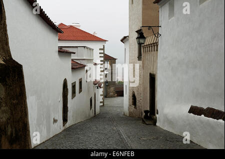 Old Street presso la città di Evora, Portogallo Foto Stock