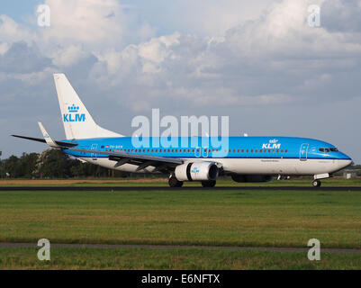 PH-BXM KLM Royal Dutch Airlines Boeing 737-8K2(WL), 11AUG2014, in atterraggio a Schiphol (AMS - EHAM), Paesi Bassi, pic2 Foto Stock