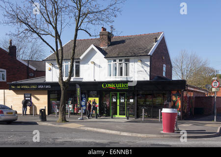 Costcutter local convenience store supermercato sulla Campbell Street, Farnworth, rinnovato e ampliato e rinominato. Il shop è da cambiare ad un longherone. Foto Stock