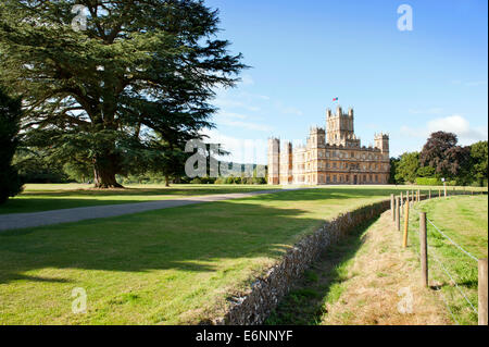 Highclere Castle vicino a Newbury, la posizione per la TV inglese fiction Cavendish Abbey Foto Stock