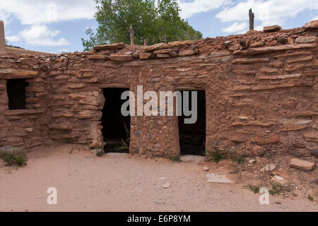 Stati Uniti d'America, Utah, Boulder, Anasazi stato Parco Museo, Sei-room replica del pueblo al XII secolo sito Coombs rovine. Foto Stock