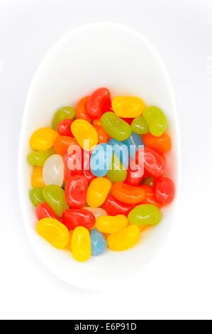 Jelly Beans in un piatto bianco Foto Stock