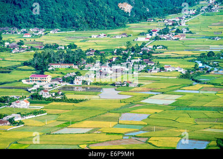 Vista aerea della zona residenziale di Bac figlio Valley, Lang Son, Vietnam Foto Stock