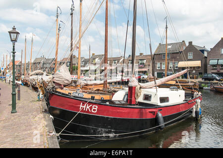 Storico più grande flotta di botters (un tipo di barca da pesca), in Bunschoten-.SPAKENBURG, Paesi Bassi Foto Stock