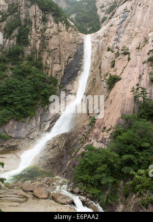 Kuryong caduta d'acqua. Mount Kumgang. La Corea del Nord. Foto Stock