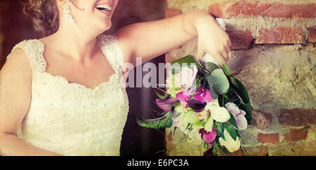 Sposa azienda bellissimo matrimonio bouquet di orchidee e calla Foto Stock