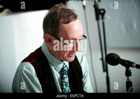 A N Wilson durante un Craig Brown e amici la registrazione in ghisa studios, 16/02/2012 Foto Stock