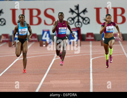 Zurigo, Svizzera. 28 Agosto, 2014. Veronica Campbell-Brown (marmellata, sinistra) vincendo le donne 100m a la IAAF Diamond League di atletica leggera nella riunione di Zurigo è lo stadio Letzigrund. Kerron Stewart (JAM) e Allyson Felix (USA) finito quinto e settimo credito: Erik Tham/Alamy Live News Foto Stock