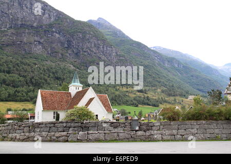 Gamle Kirke (Vecchia chiesa), Olden, Oldedalen, Stryn, Nordfjorden, Sogn og Fjordane, Vestlandet, Norvegia, Scandinavia, Europa Foto Stock