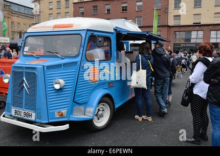 A spezzare il pane Citroen catering van a Glasgow, Scozia Foto Stock