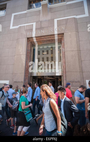 Il Tiffany & Co. flagship store sulla Quinta Avenue nel centro di Manhattan Foto Stock