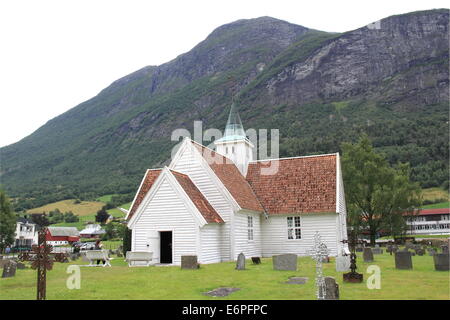 Gamle Kirke (Vecchia chiesa), Olden, Oldedalen, Stryn, Nordfjorden, Sogn og Fjordane, Vestlandet, Norvegia, Scandinavia, Europa Foto Stock