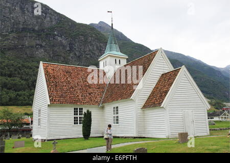 Gamle Kirke (Vecchia chiesa), Olden, Oldedalen, Stryn, Nordfjorden, Sogn og Fjordane, Vestlandet, Norvegia, Scandinavia, Europa Foto Stock