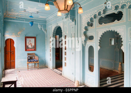 Stanza blu, parte della Camera della Regina, Zenana Mahal, stanza interna del Palazzo della Città, Udaipur, Rajastan, India Foto Stock