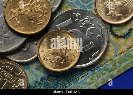 Monete di Russia. San Giorgio che uccide il drago raffigurato in russo kopek monete. Foto Stock