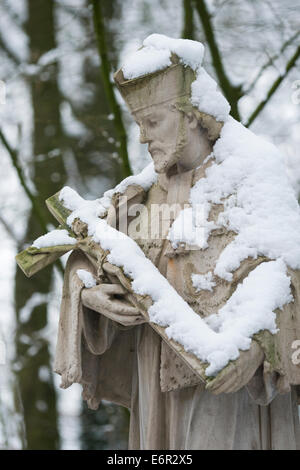 Nepomuk scultura sul ponte, monastero benedettino nel castello di Dinklage ad, dinklage, vechta distretto, Oldenburger Münsterland, inferiore Foto Stock