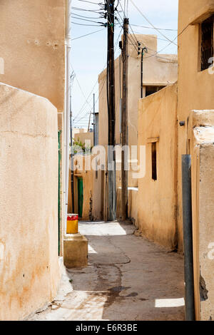 Le strade del piccolo villaggio sul Plateau Saiq in Oman Foto Stock