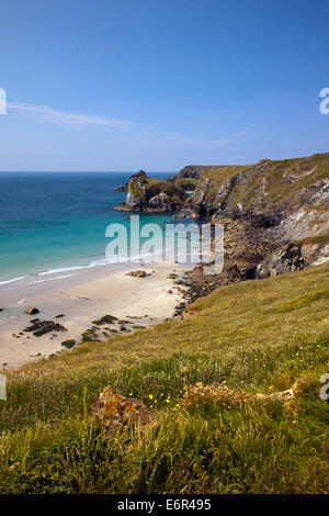 Spiaggia Pentreath sulla penisola di Lizard in Cornovaglia Inghilterra, Regno Unito Foto Stock