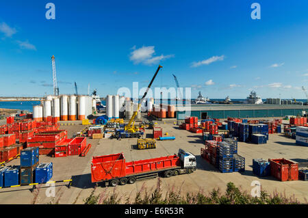 PETERHEAD HARBOUR ABERDEENSHIRE Scozia ormeggiato il petrolio del Mare del Nord LE NAVI E L'AREA DI SERVIZIO Foto Stock