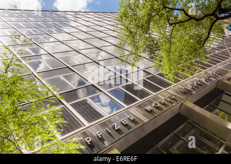 La Pfizer sedi nel mondo, East 42th Street, Manhattan, New York, New York, Stati Uniti d'America Foto Stock