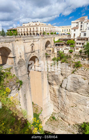Il Puente Nuevo ponte sul fiume Guadalevín in El Tajo gorge, Ronda, provincia di Malaga, Andalusia, Spagna, Europa. Foto Stock