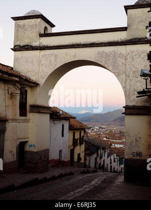 Arch a fine di Cuesta de Santa Ana - Cuzco, Perù Foto Stock