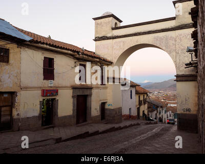 Arch a fine di Cuesta de Santa Ana - Cuzco, Perù Foto Stock