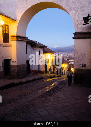 Arch a fine di Cuesta de Santa Ana - Cuzco, Perù Foto Stock