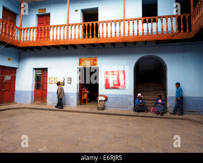 Cortile in Meson de la Estrella dove la Federación Agraria Revolucionaria Túpac Amaru ha il suo ufficio - Cuzco, Perù Foto Stock