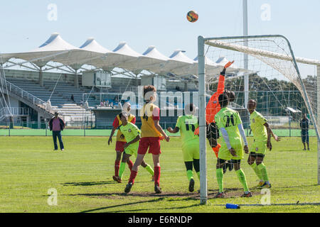 Partita di calcio di Sotto 15 squadre giovanili, Cape Town, Sud Africa Foto Stock