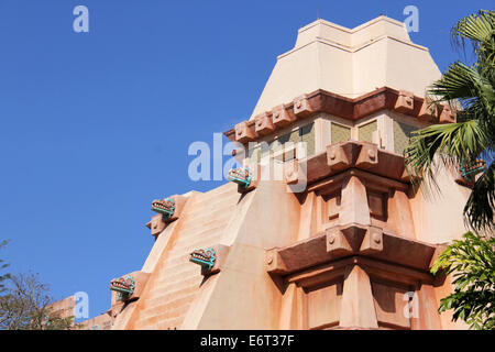 La piramide azteca presso il Padiglione Messicano di Epcot Center, Walt Disney World Showcase. Foto Stock