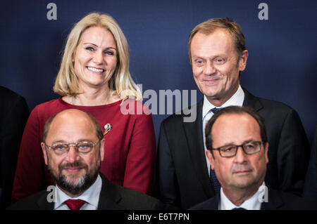 Bruxelles, BXL, Belgio. Il 30 agosto, 2014. Primo Ministro danese Helle THORNING-SCHMIDT, il Primo ministro polacco Donald Tusk (up) e Martin Schulz, il presidente del Parlamento europeo, il Presidente francese Francois Hollande (giù) posa per foto di famiglia durante un europeo Counsil incontro presso la sede centrale dell'UE a Bruxelles in Belgio su 30.08.2014 i leader dell'UE dovrebbero concordare gli appuntamenti chiave per il blocco di questa sera da Wiktor Dabkowski Credito: Wiktor Dabkowski/ZUMA filo/Alamy Live News Foto Stock