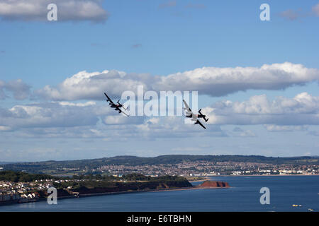 2 Avro Lancasters volare insieme per la prima volta in 50 anni Foto Stock