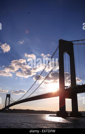 Il Verrazano-Narrows Bridge , il più grande e il più lungo ponte in New York City Foto Stock