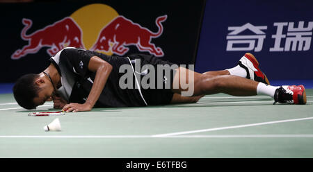 Copenhagen, Danimarca. Il 30 agosto, 2014. Tommy Sugiarto dell Indonesia cade verso il basso durante la Uomini Singoli Semifinale contro la rielezione di Chen a lungo della Cina il giorno 6 di Li Ning BWF Campionati del Mondo 2014 a Ballerup Super Arena di Copenhagen, Danimarca, per il 30 agosto 2014. Chen Long ha vinto 2-0. Credito: Wang Lili/Xinhua/Alamy Live News Foto Stock