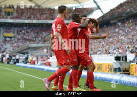 Stuttgart, Germania. Il 30 agosto, 2014. Yuya Osako (Koln) Calcio/Calcetto : Yuya Osako di Koln celebra il suo lato del primo obiettivo durante la Bundesliga match tra VfB Stuttgart 0-2 1. FC Koln a Mercedes-Benz Arena a Stoccarda in Germania . Credito: ESTREMO ORIENTE PREMERE/AFLO/Alamy Live News Foto Stock