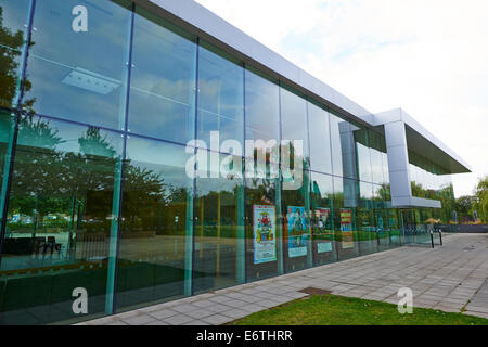 Il tasto Theatre Embankment Road Peterborough Cambridgeshire Regno Unito Foto Stock