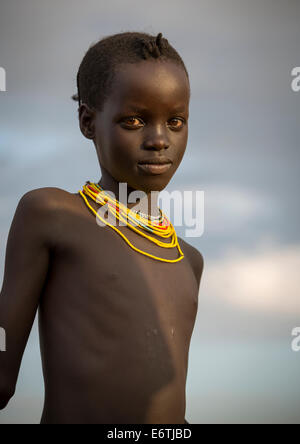 Tribù Bashada Girl, Dimeka, Valle dell'Omo, Etiopia Foto Stock