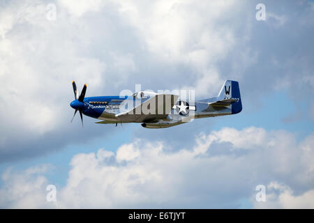 Payerne, Svizzera. Il 30 agosto, 2014. P Mustang esecuzione presso la Air Show all'aria14 Sabato 30 Agosto Credito: Carsten Reisinger/Alamy Live News Foto Stock