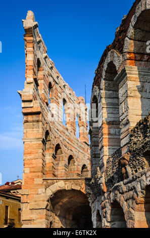 Verona, Italia. Impero romano anfiteatro Arena, completata nel 30AD, la terza più grande al mondo. Foto Stock