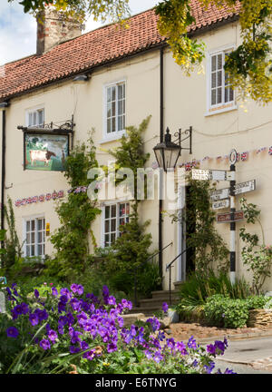 La Durham Ox Inn, nel villaggio di Crayke, North Yorkshire, Inghilterra. Foto Stock