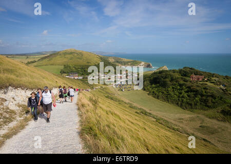 Vista di Lulworth Cove dalla sommità del Southwest sentiero costiero Foto Stock