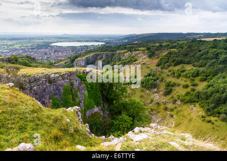 Vista dalla cima del Cheddar Gorge in Cheddar, Somerset. Foto Stock