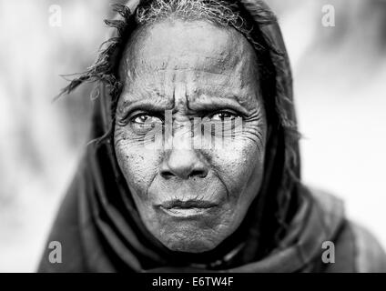 Close up volto di anziani tribù Erbore Donna, Valle dell'Omo, Etiopia Foto Stock