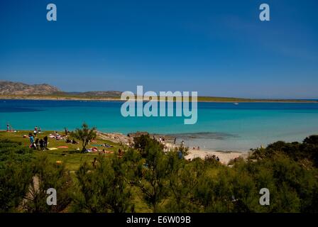 Spiaggia e mare blu cristallino a Spiaggia Spiaggia sulla Sardegna in Italia Foto Stock